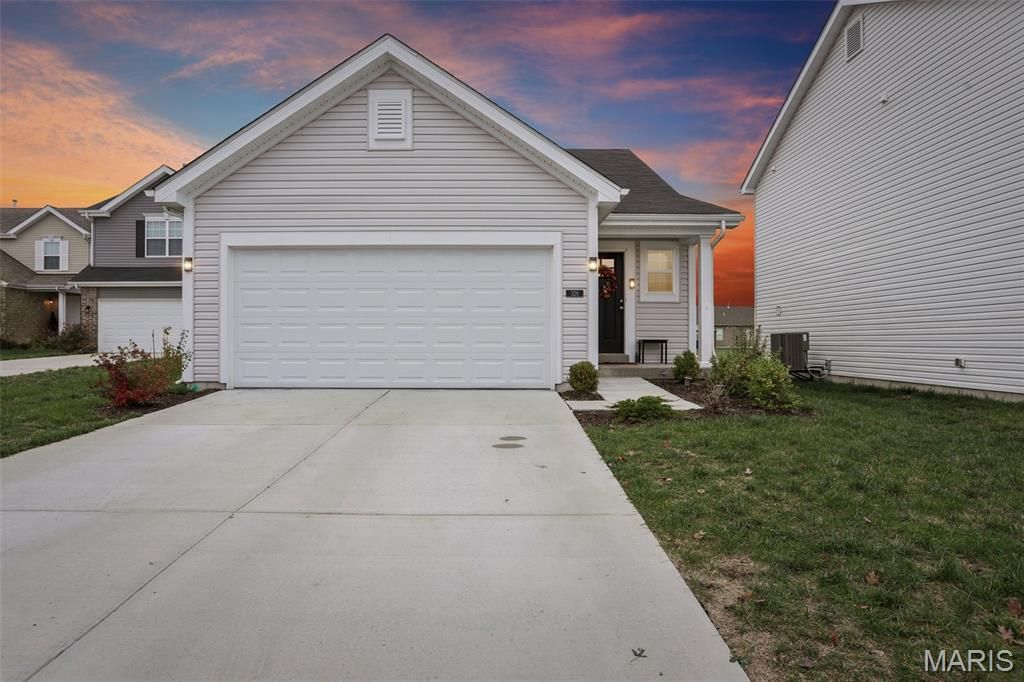 328 Crestfield Court, St Charles, MO 63301
