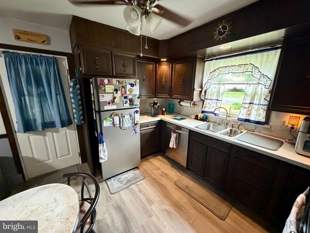 801 LOBELIA AVE, Reading, PA 19605