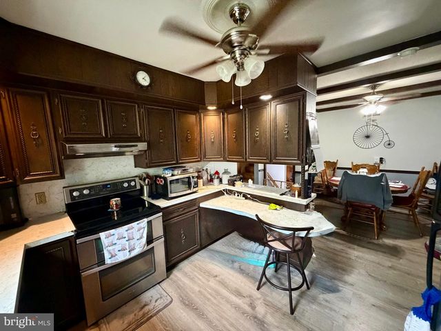 801 LOBELIA AVE, Reading, PA 19605