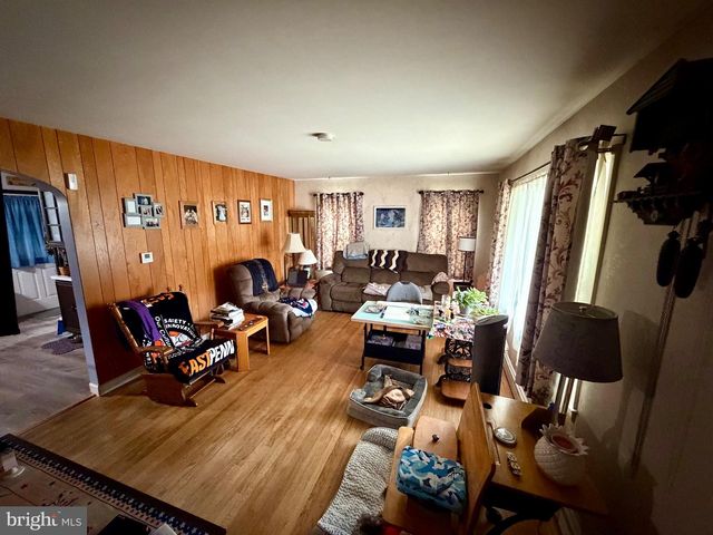 801 LOBELIA AVE, Reading, PA 19605