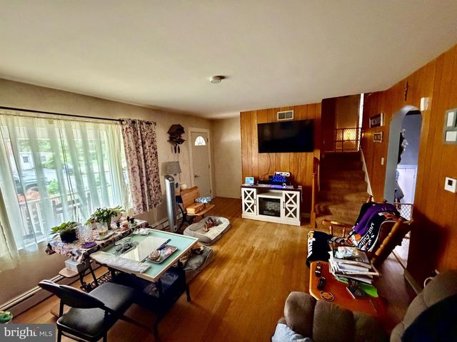 801 LOBELIA AVE, Reading, PA 19605