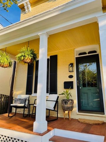 53 Buttonwood St, Lambertville City, NJ 08530