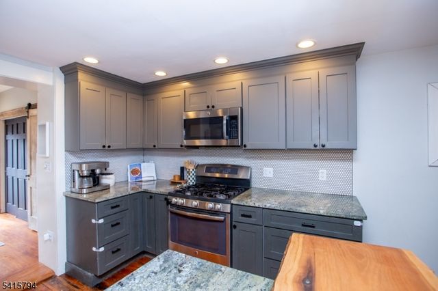 53 Buttonwood St, Lambertville City, NJ 08530