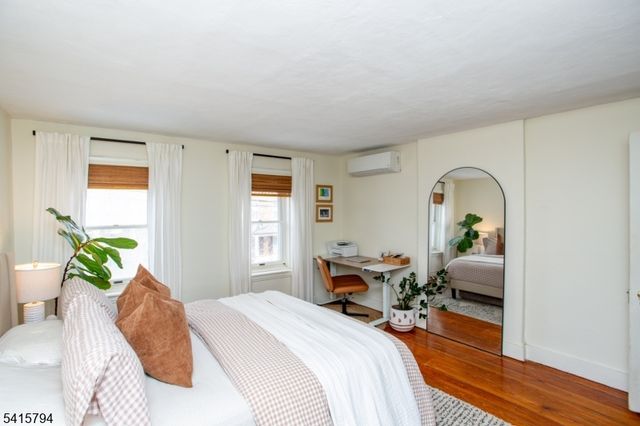 53 Buttonwood St, Lambertville City, NJ 08530