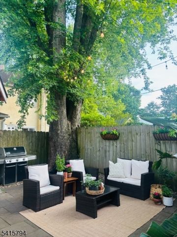 53 Buttonwood St, Lambertville City, NJ 08530