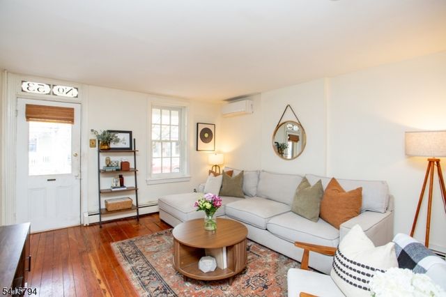 53 Buttonwood St, Lambertville City, NJ 08530