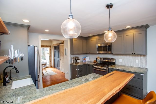 53 Buttonwood St, Lambertville City, NJ 08530