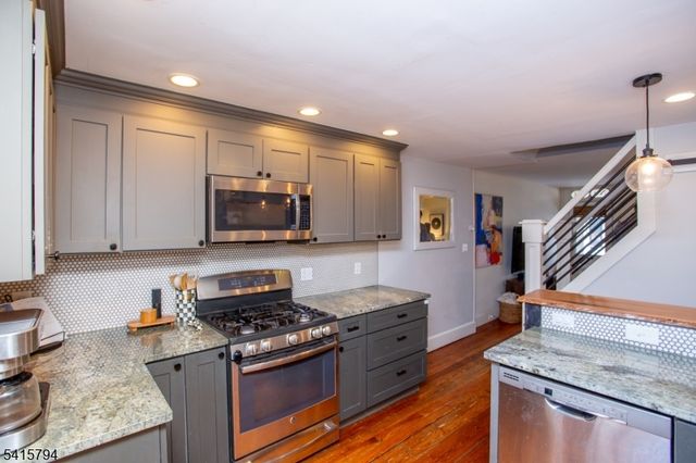 53 Buttonwood St, Lambertville City, NJ 08530