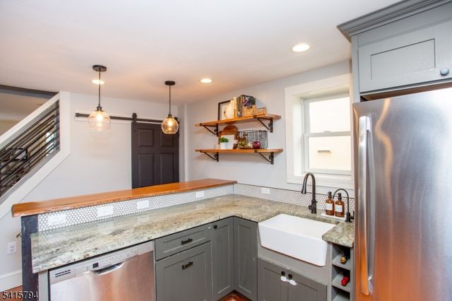 53 Buttonwood St, Lambertville City, NJ 08530