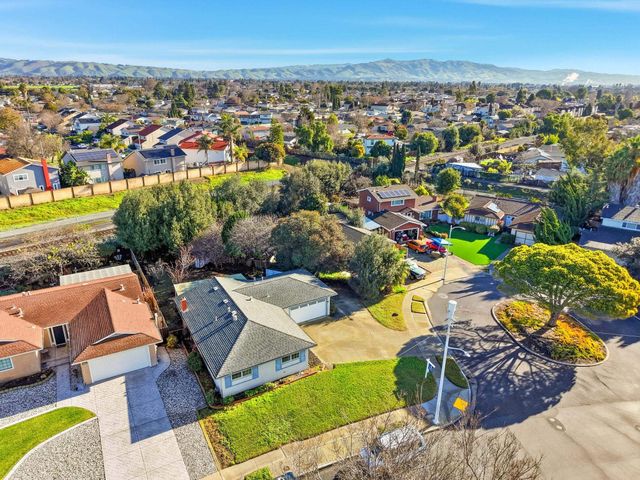 7482 Birkdale Dr, Newark, CA 94560