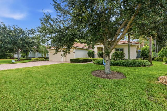 2553 NW CRYSTAL LAKE Drive NW, Jensen Beach, FL 34957