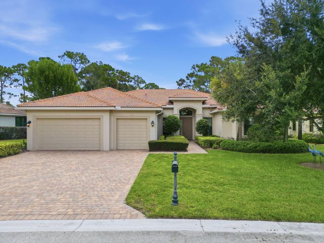 2553 NW CRYSTAL LAKE Drive NW, Jensen Beach, FL 34957