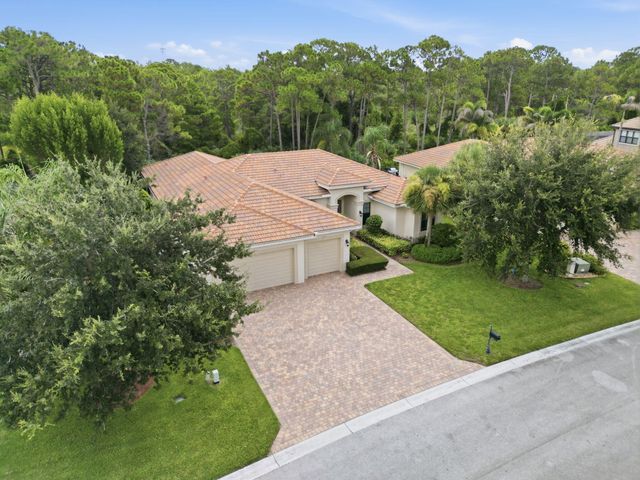 2553 NW CRYSTAL LAKE Drive NW, Jensen Beach, FL 34957