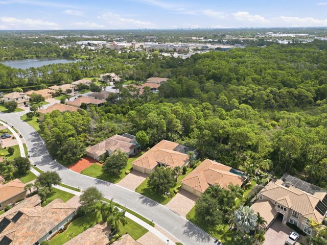 2553 NW CRYSTAL LAKE Drive NW, Jensen Beach, FL 34957