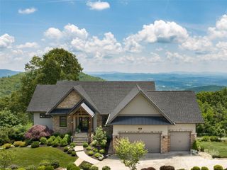 332 Summerset Drive, Hendersonville, NC 28792