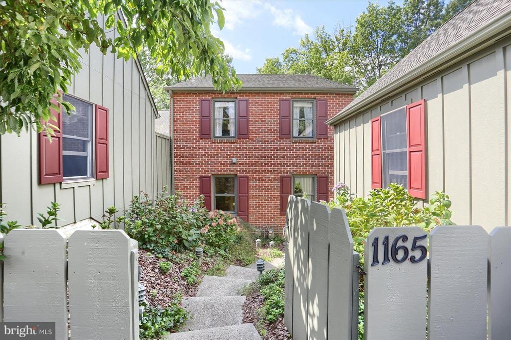 1165 WICKLOW CT, Hummelstown, PA 17036