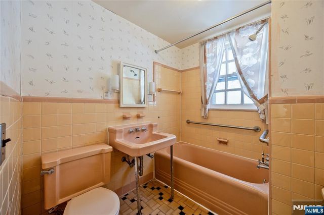 76 Forest Road, Tenafly, NJ 07670