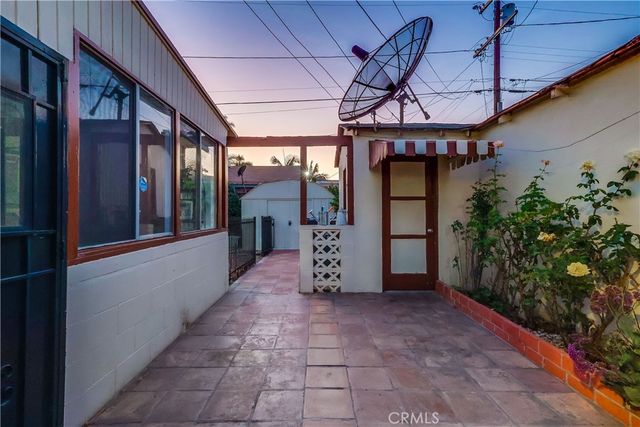 10441 W Zamora, Los Angeles, CA 90002