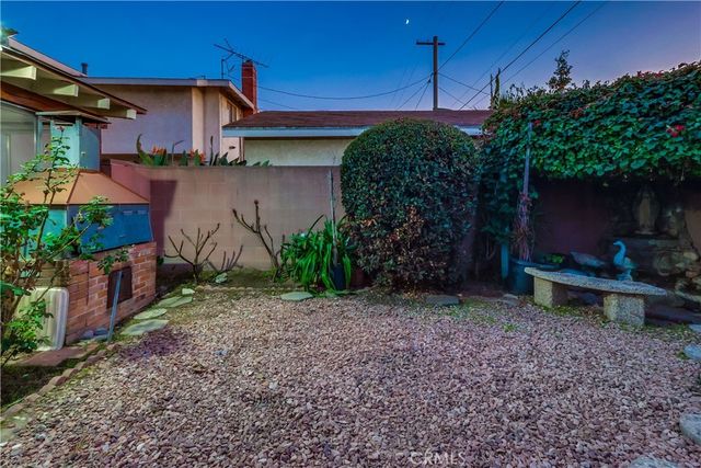 10441 W Zamora, Los Angeles, CA 90002