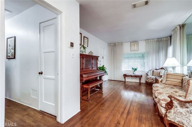 10441 W Zamora, Los Angeles, CA 90002