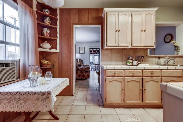 10441 W Zamora, Los Angeles, CA 90002