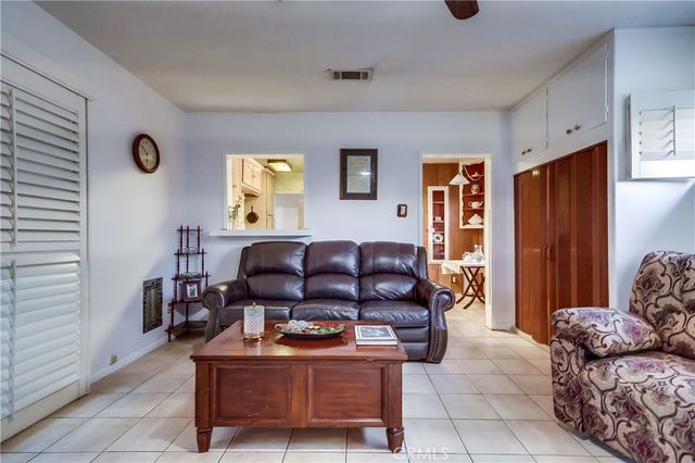 10441 W Zamora, Los Angeles, CA 90002