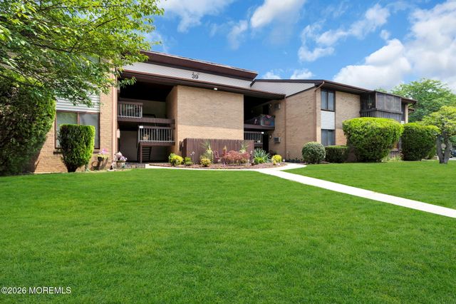 39 Meadow Green Circle D, Manalapan, NJ 07726