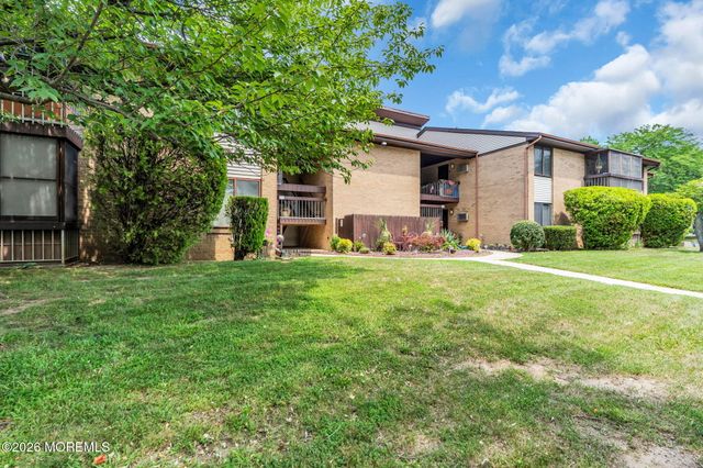 39 Meadow Green Circle D, Manalapan, NJ 07726