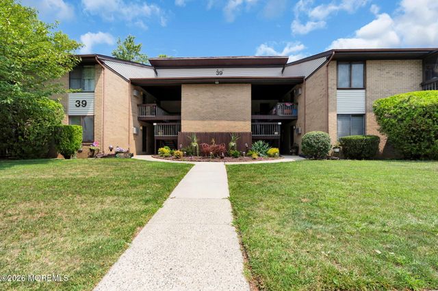 39 Meadow Green Circle D, Manalapan, NJ 07726
