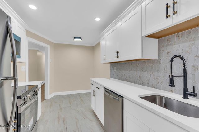39 Meadow Green Circle D, Manalapan, NJ 07726