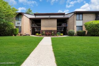 39 Meadow Green Circle D, Manalapan, NJ 07726