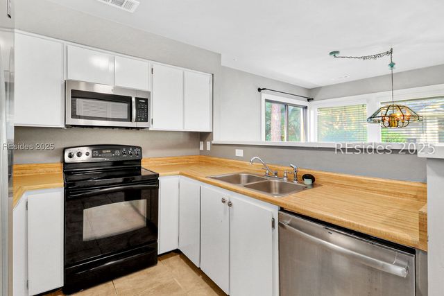 16 Fawn Ln, Hilton Head Island, SC 29928