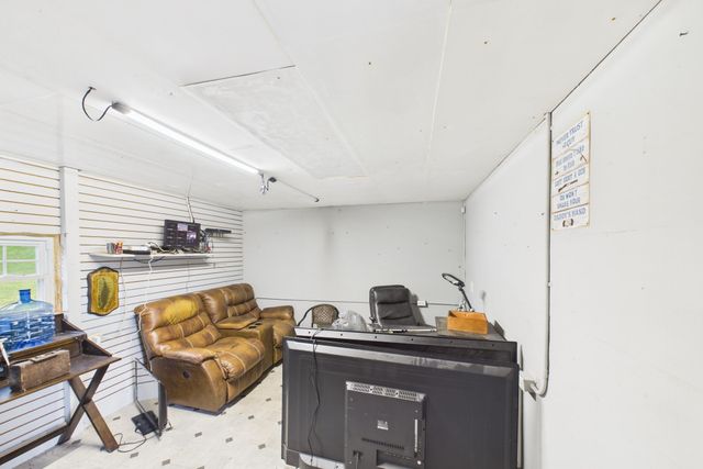 10007 US-421, Mckee, KY 40447
