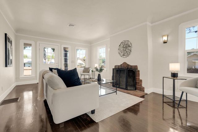 131 Loma Vista Way, Modesto, CA 95354