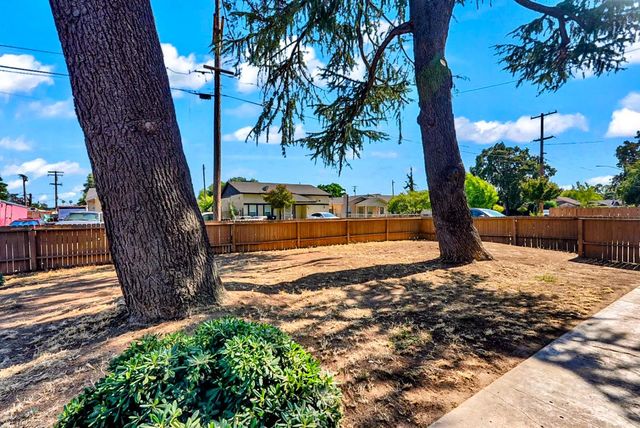 131 Loma Vista Way, Modesto, CA 95354