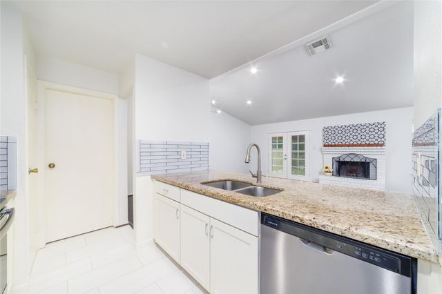 26 S White Pebble Court, The Woodlands, TX 77380