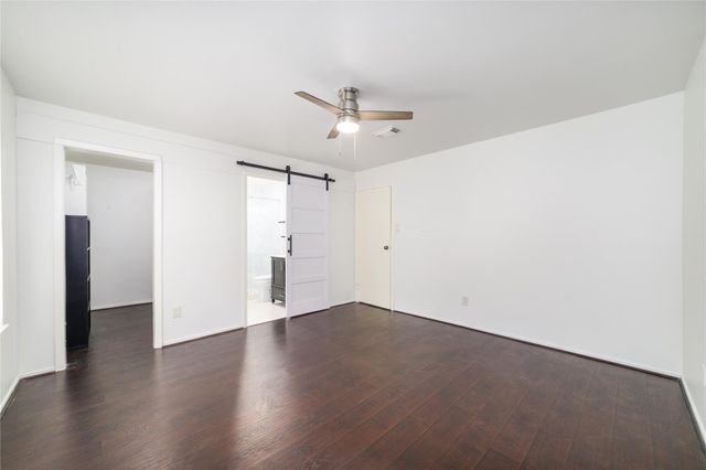 26 S White Pebble Court, The Woodlands, TX 77380