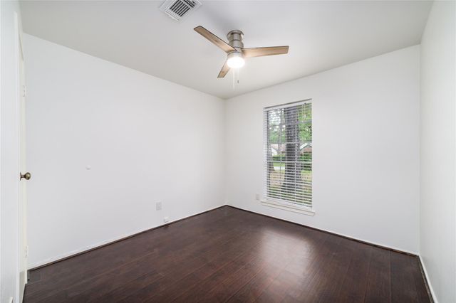 26 S White Pebble Court, The Woodlands, TX 77380
