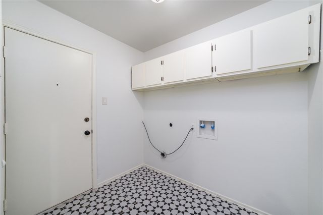 26 S White Pebble Court, The Woodlands, TX 77380