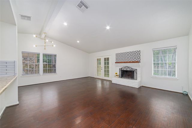26 S White Pebble Court, The Woodlands, TX 77380