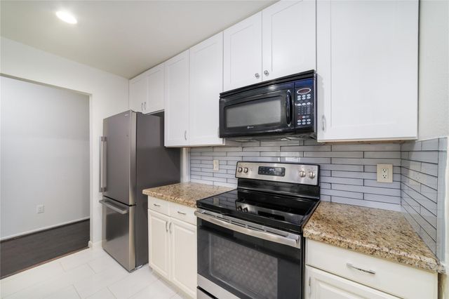 26 S White Pebble Court, The Woodlands, TX 77380