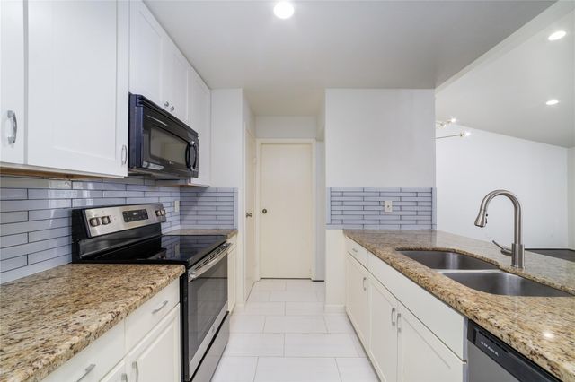 26 S White Pebble Court, The Woodlands, TX 77380