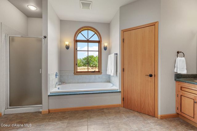 8808 E GREEN BLUFF RD, Colbert, WA 99005