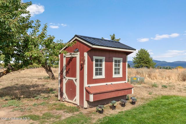 8808 E GREEN BLUFF RD, Colbert, WA 99005