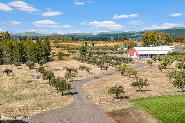 8808 E GREEN BLUFF RD, Colbert, WA 99005