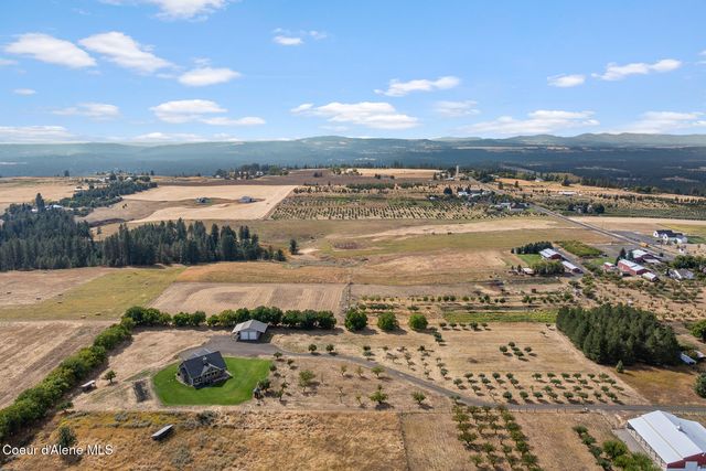 8808 E GREEN BLUFF RD, Colbert, WA 99005