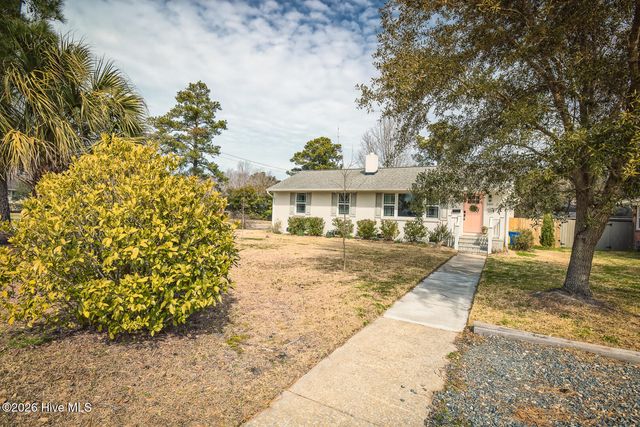 2401 Westminister Way, Wilmington, NC 28405