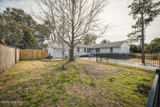 2401 Westminister Way, Wilmington, NC 28405