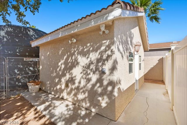 7650 Cowboy Trail, Las Vegas, NV 89131