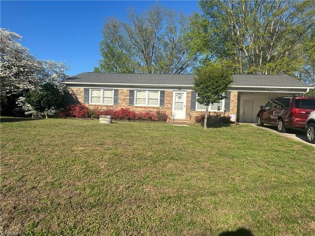 784 White Pines Country Club Road, Mount Airy, NC 27030